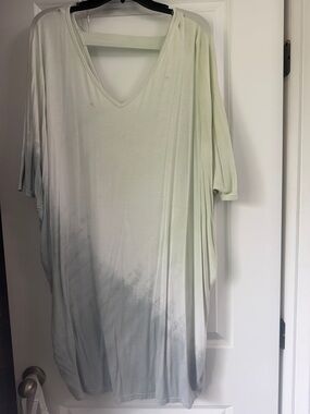 Source Unknown Ombre V-Neck Tunic Top - Light Green and Gray